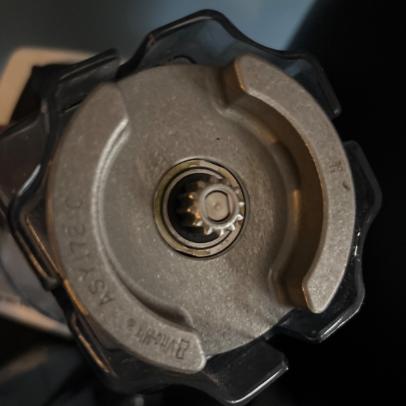 Vita-mix super 5000 with two canisters as shown unit works well no issues - Picture 9 of 11